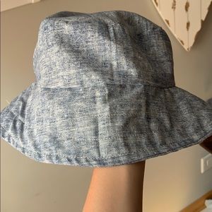 Bucket hat